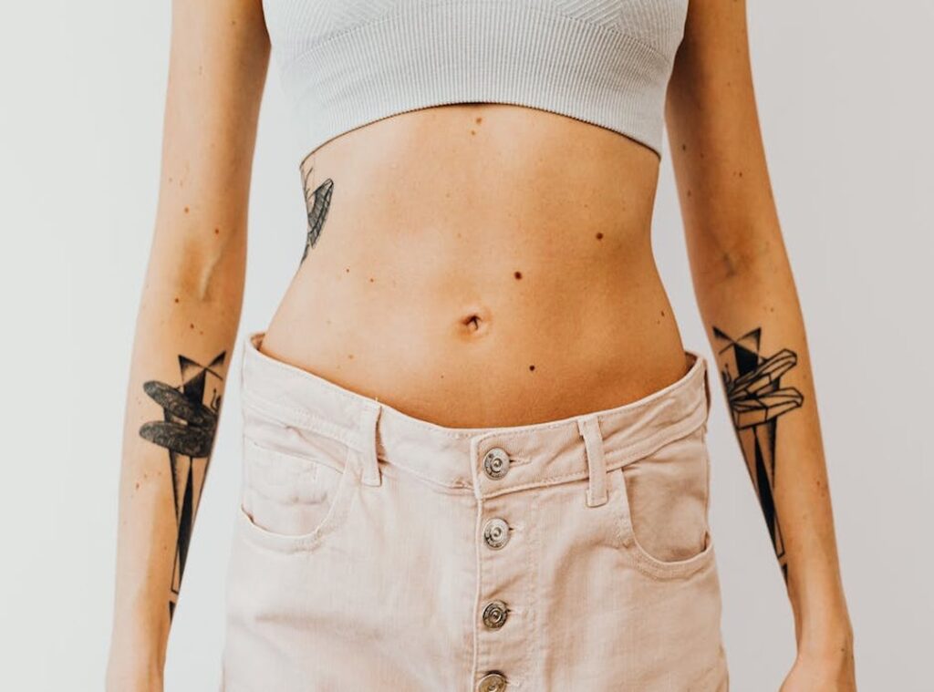 tatuajes abdomen mujer pequeños